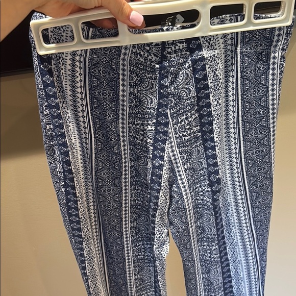 Stylish Blue Patterned Wide Leg Pants - Picture 4 of 5